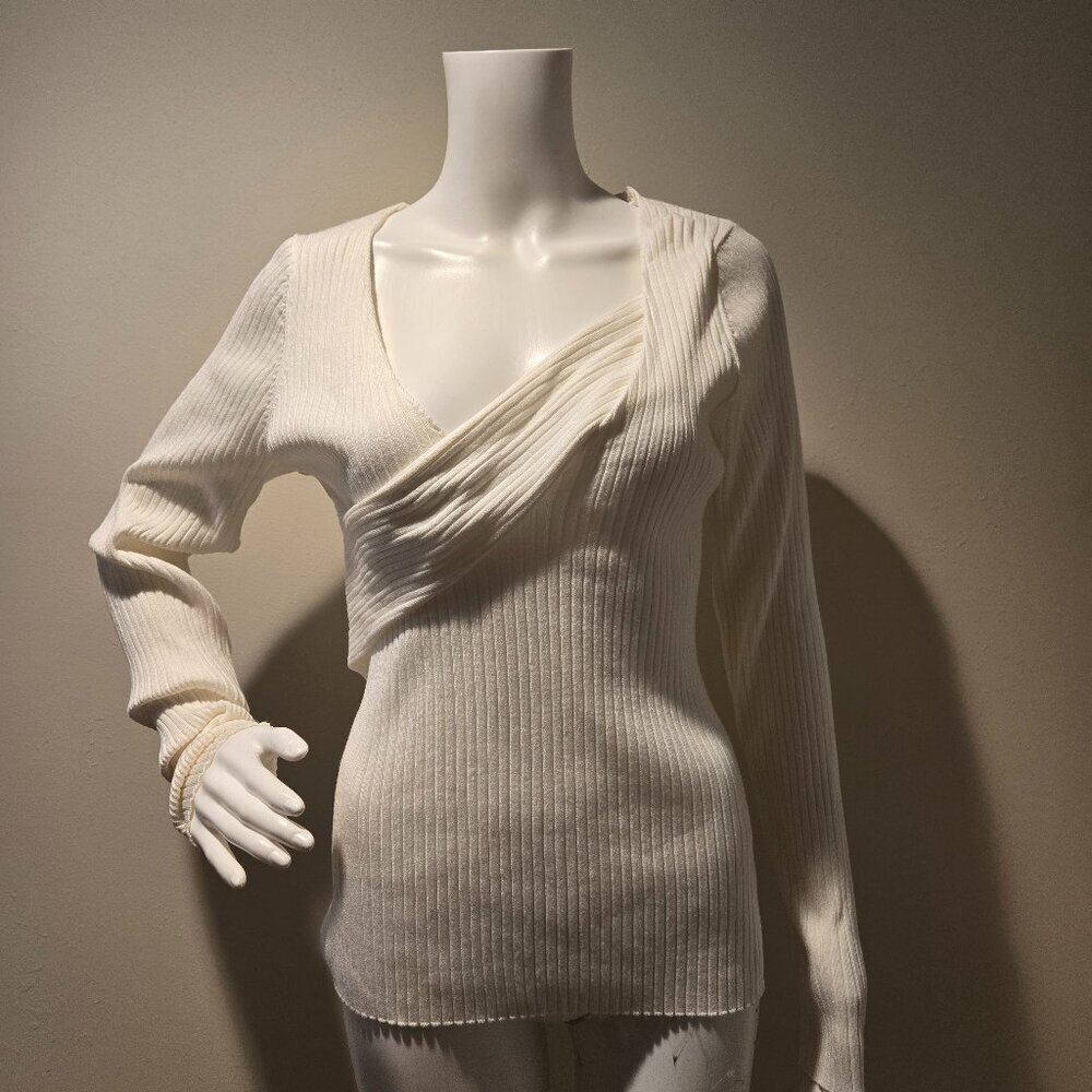 NWT INC International Concepts Washed White Ribbed V-Neck Sweater L